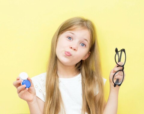 Com quantos anos a criança pode usar lente de contato